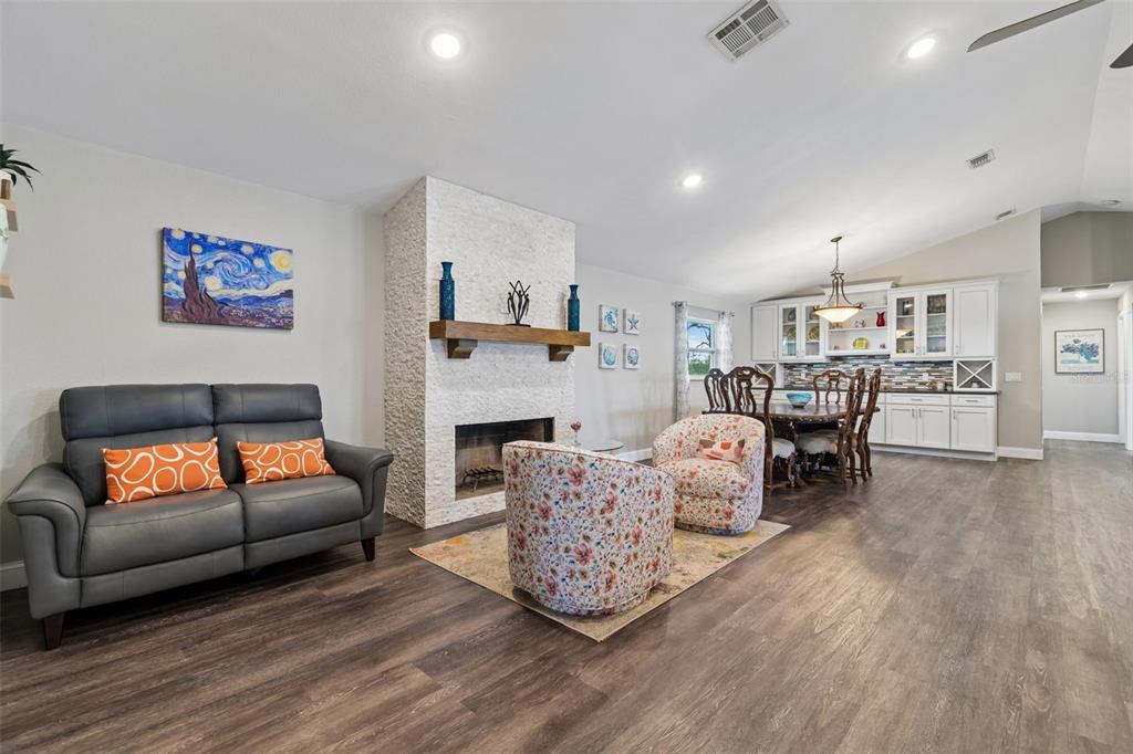 9901 BAY DRIVE, GIBSONTON, FL — photo 5 of 30