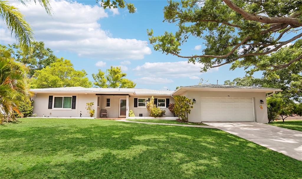 992 HILLWOOD DRIVE
