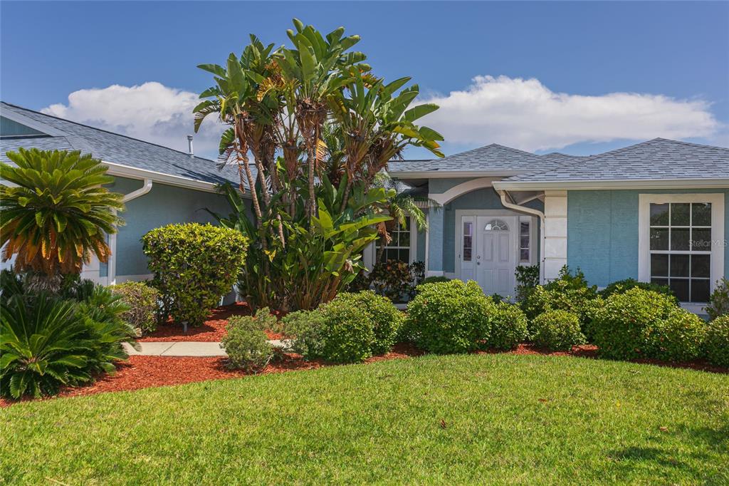 A screened-in pool and spa area overlooks a canal with a boat dock — 5557 BOWLINE BEND, NEW PORT RICHEY, FL