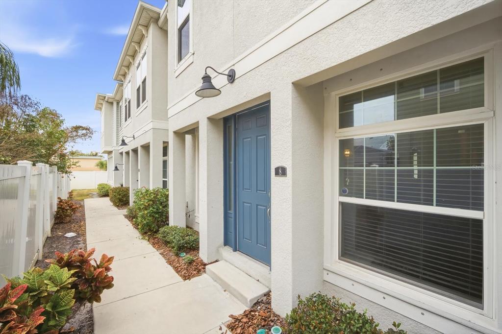 115 N ARRAWANA AVENUE UNIT 8