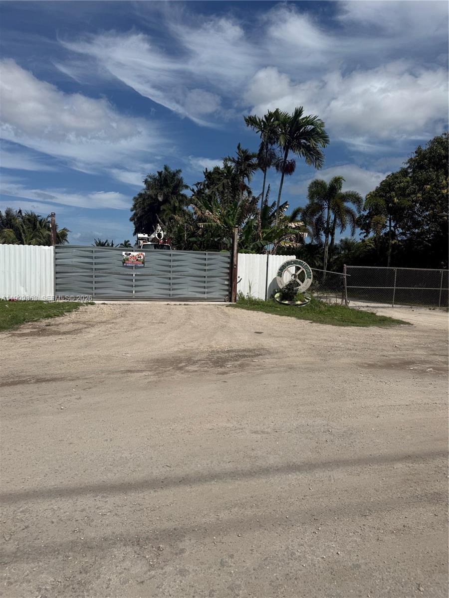 MIAMI, FL — photo 3 of 7