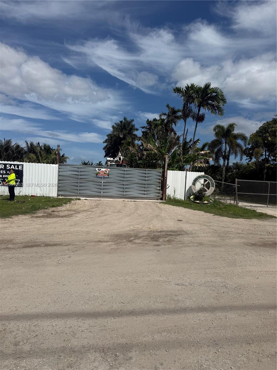 MIAMI, FL — photo 4 of 7