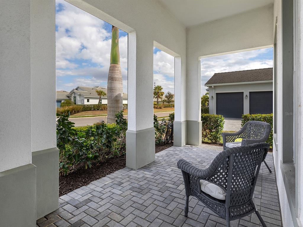 8191 REDONDA LOOP, LAKEWOOD RANCH, FL — photo 4 of 30