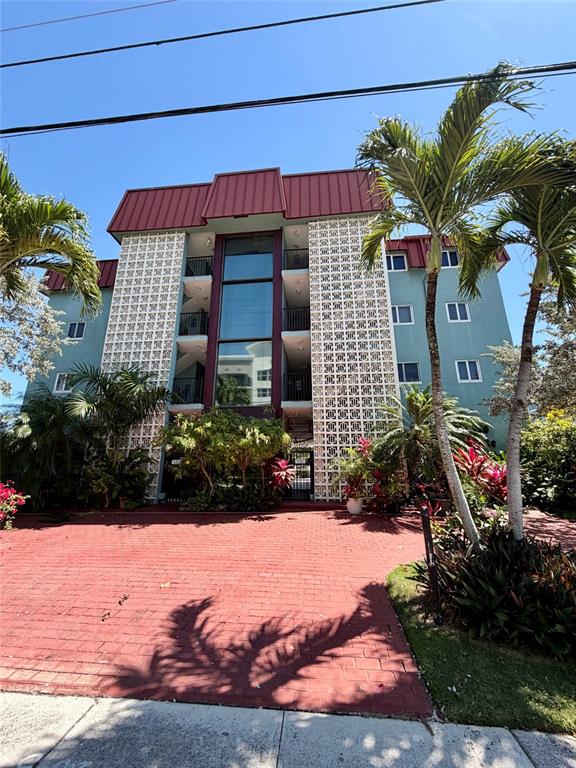 180 SE 20TH AVENUE UNIT 303