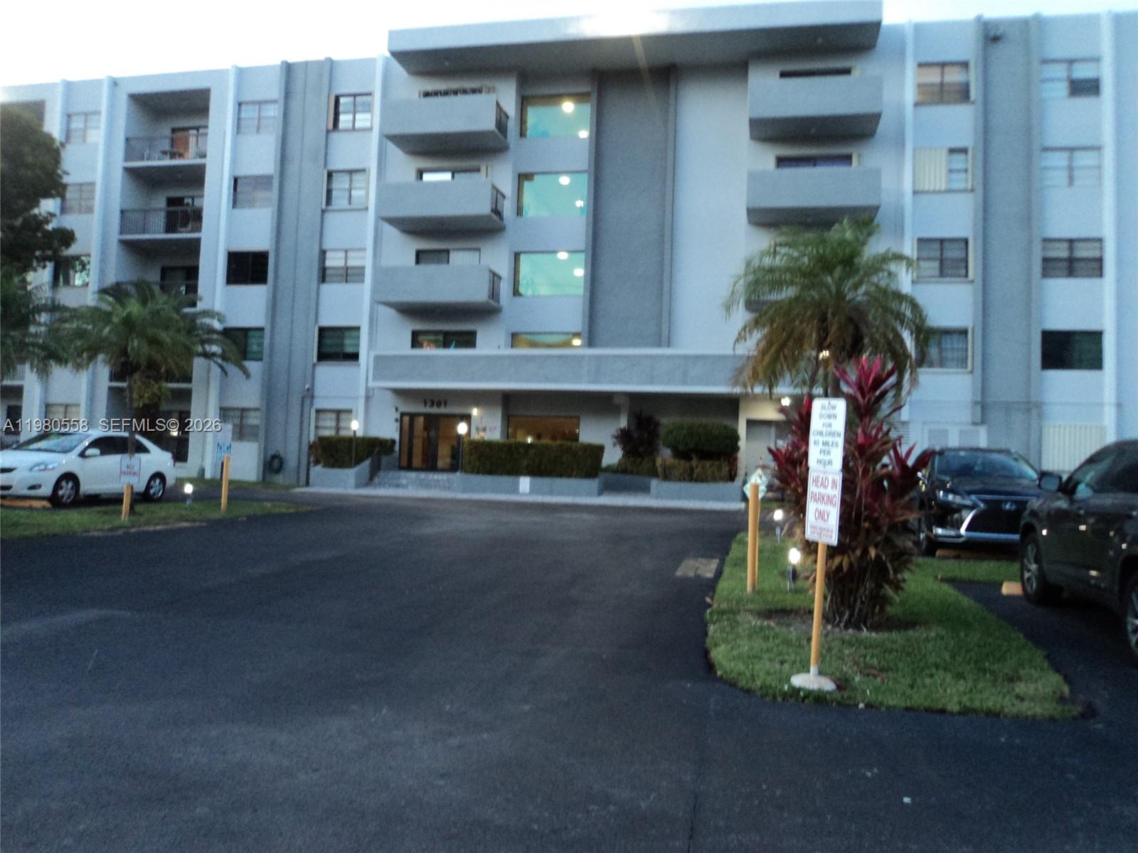 1301 NE 7th St # 511, Hallandale Beach FL 33009