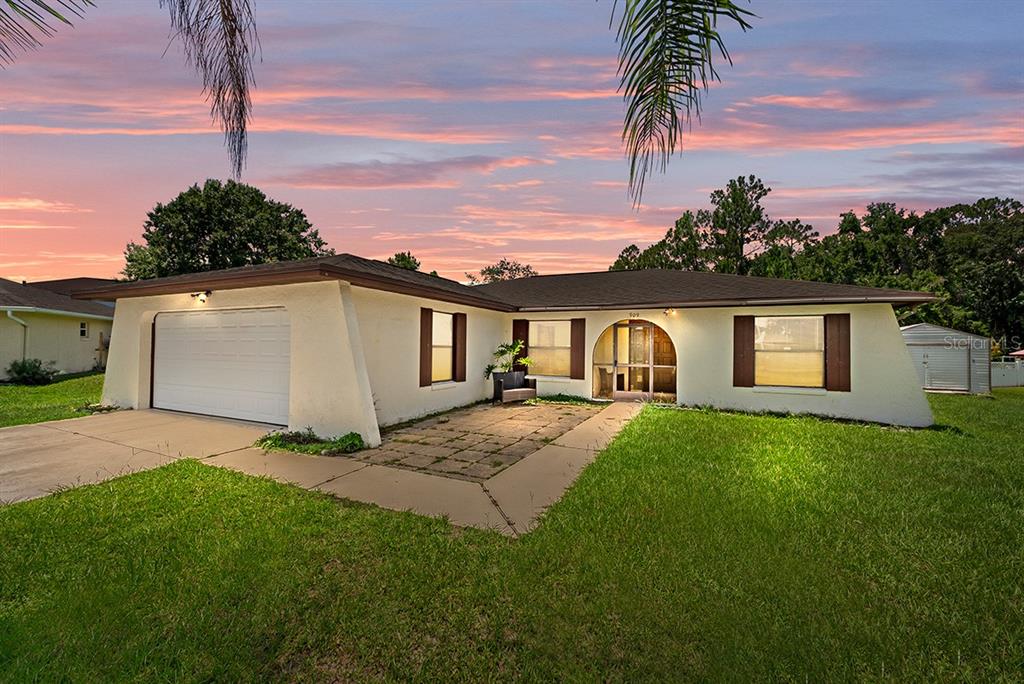 909 HENDON PLACE