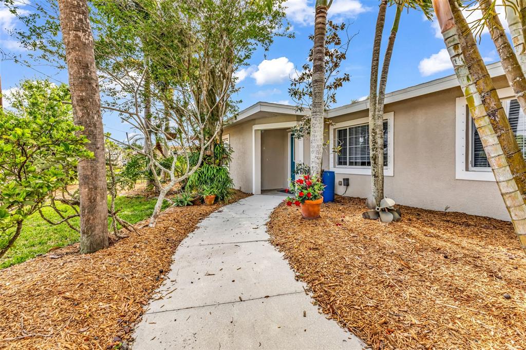 28401 COCO PALM DR, PUNTA GORDA, FL — photo 4 of 30