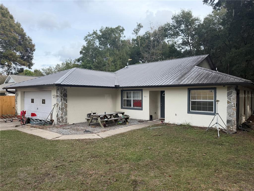 261 E COUNTRY CLUB DRIVE