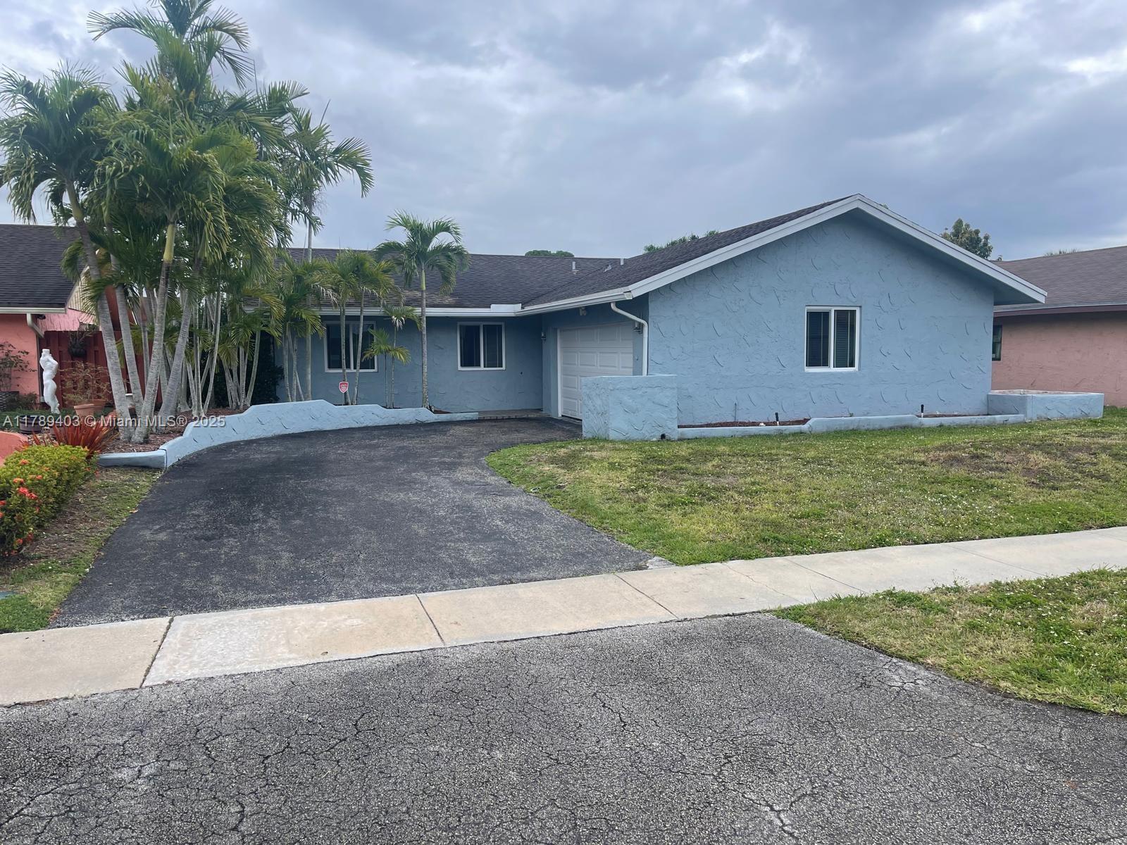 7522 SW 6th St, North Lauderdale FL 33068