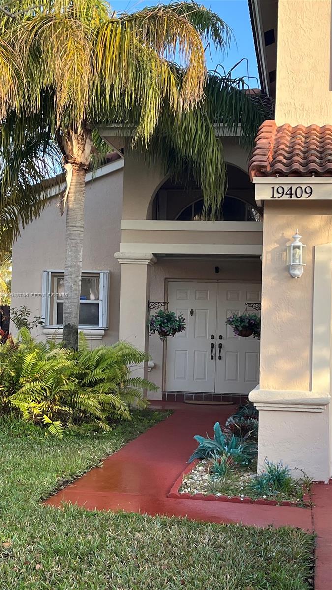 PEMBROKE PINES, FL — photo 2 of 30