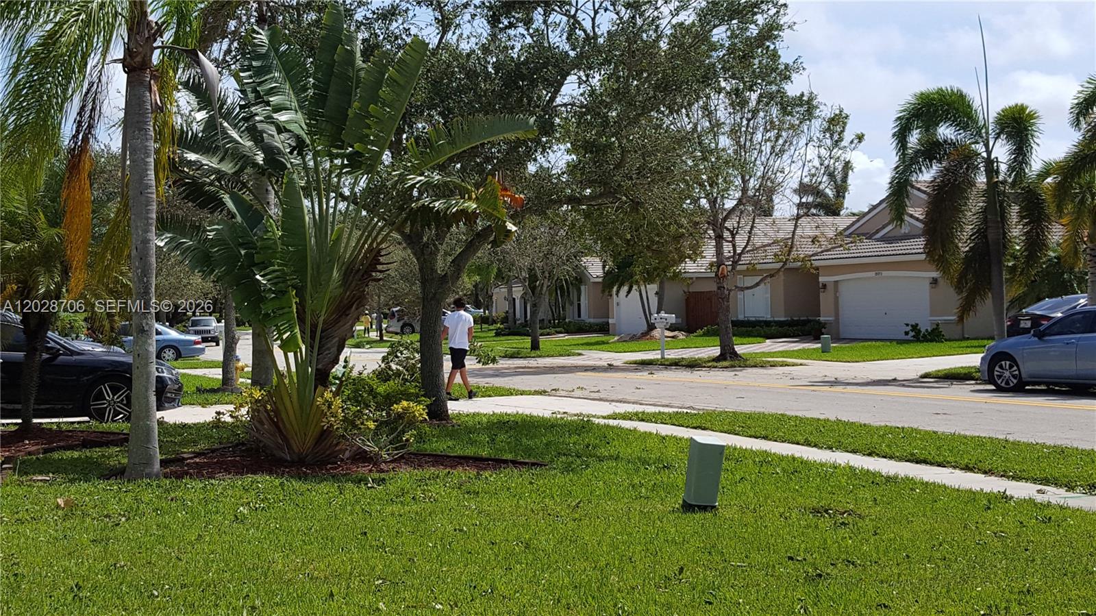 PEMBROKE PINES, FL — photo 5 of 30