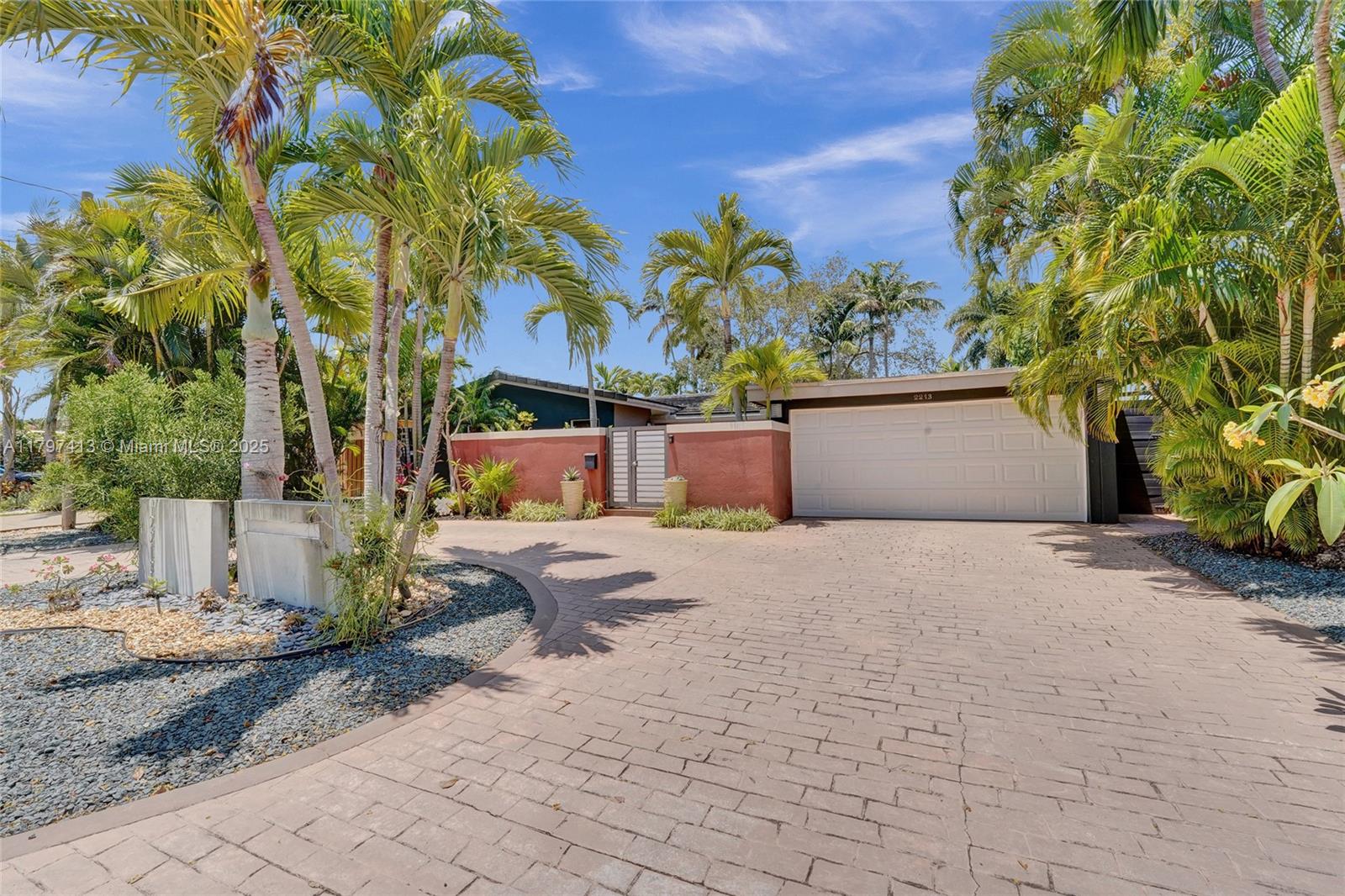 2213 NE 17th Ave, Wilton Manors FL 33305
