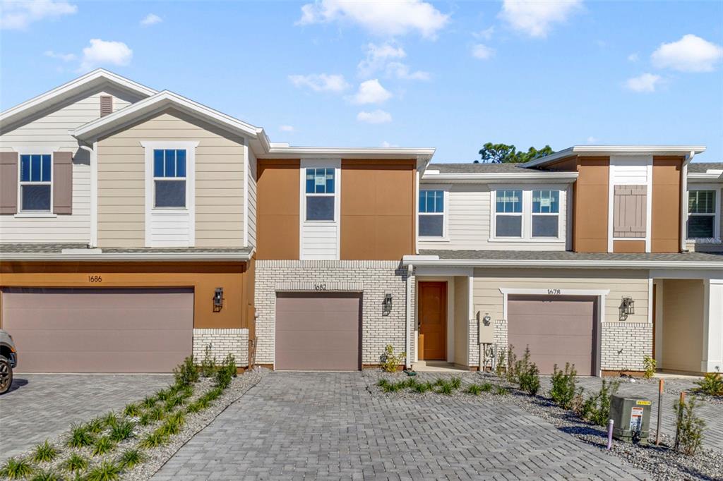 1682 GREENLEAF WOODS COVE