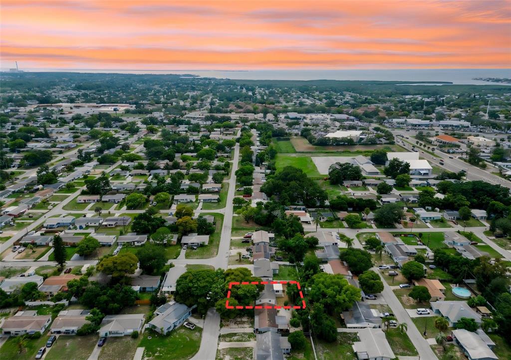 An aerial view shows a residential neighborhood with a red outline highlighting a specific property — 4925 BEACON HILL DRIVE, NEW PORT RICHEY, FL