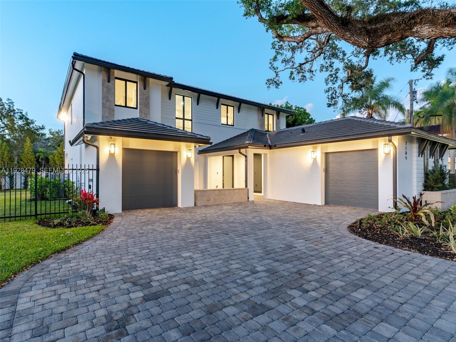 7285 SW 72nd Ter, Miami FL 33143