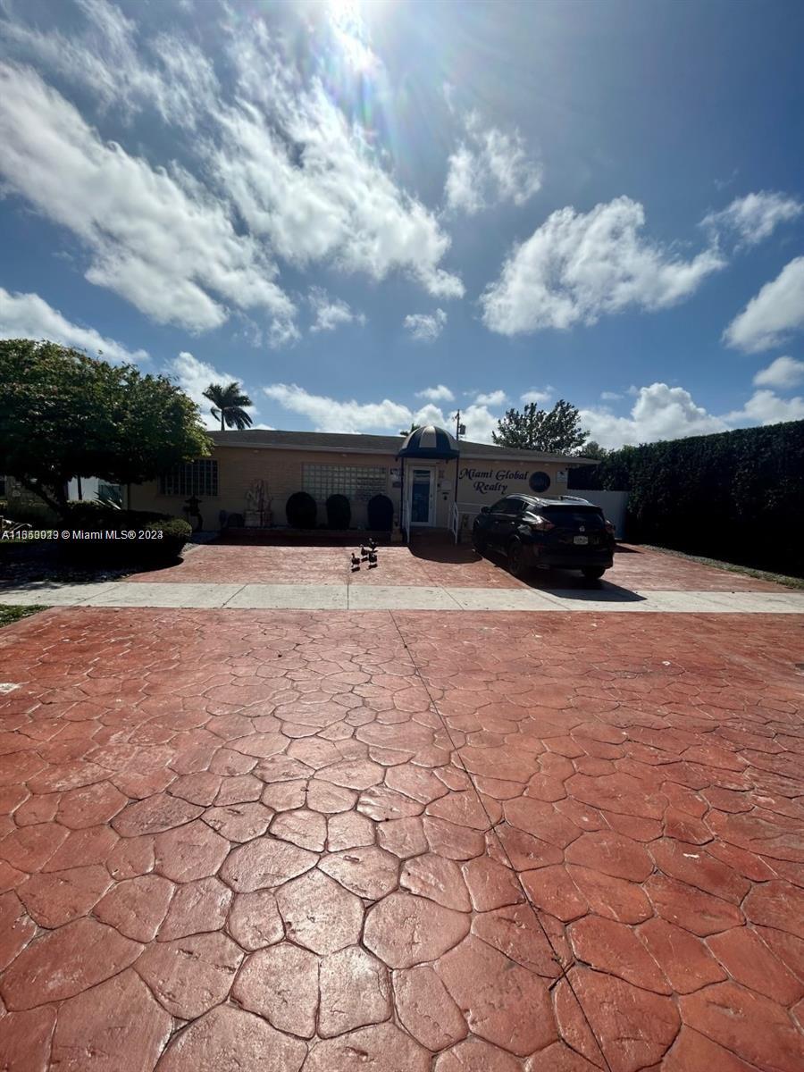 1680 NE 125th St, North Miami FL 33181