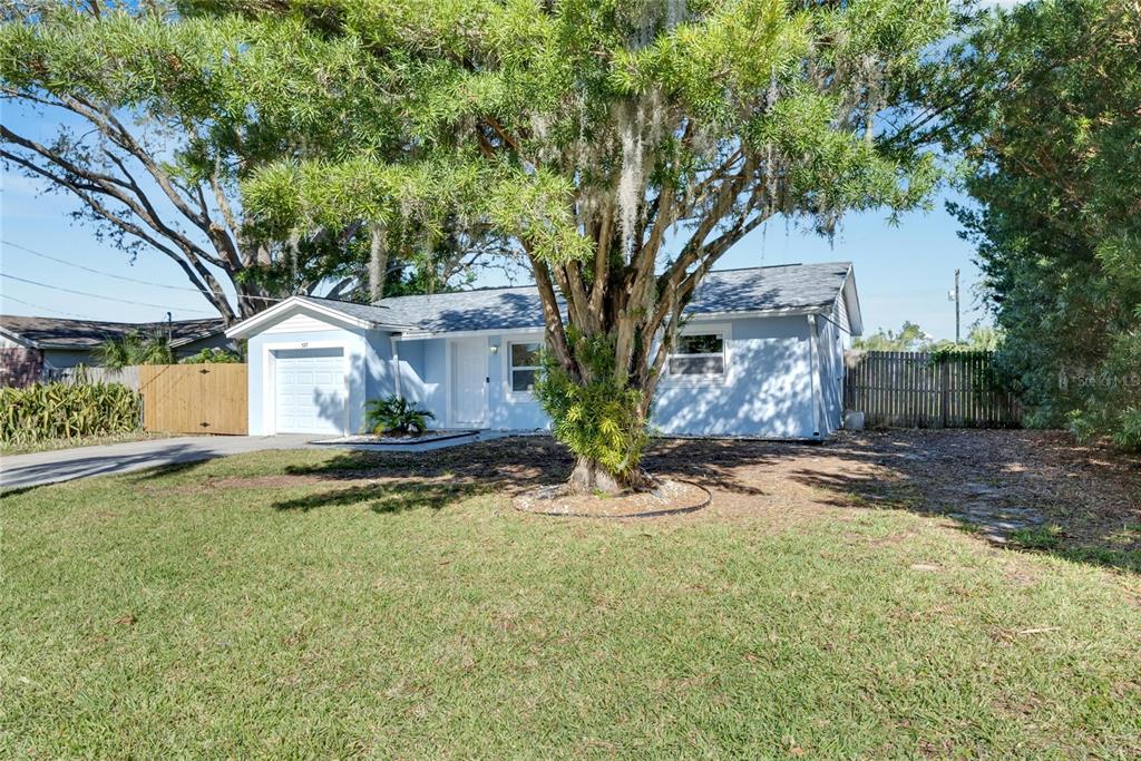 527 FOX RUN TRAIL, APOLLO BEACH, FL — photo 2 of 30