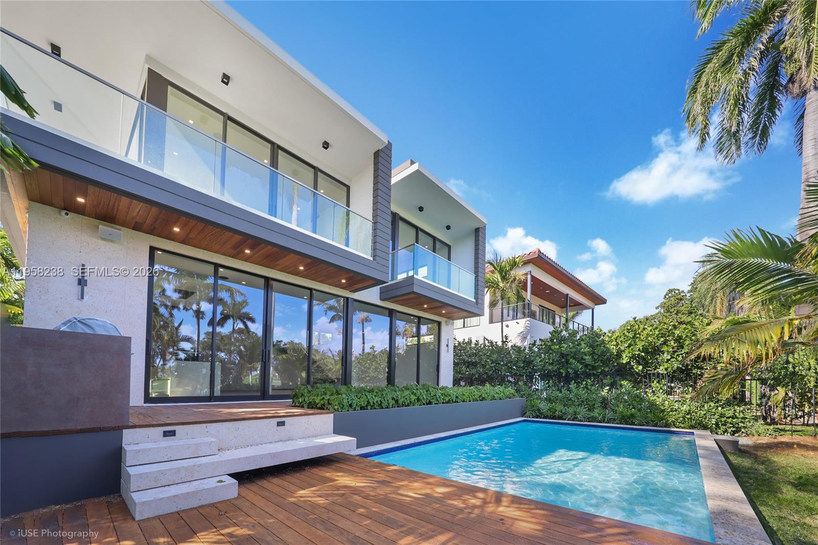 5825 Alton Rd, Miami Beach FL 33140