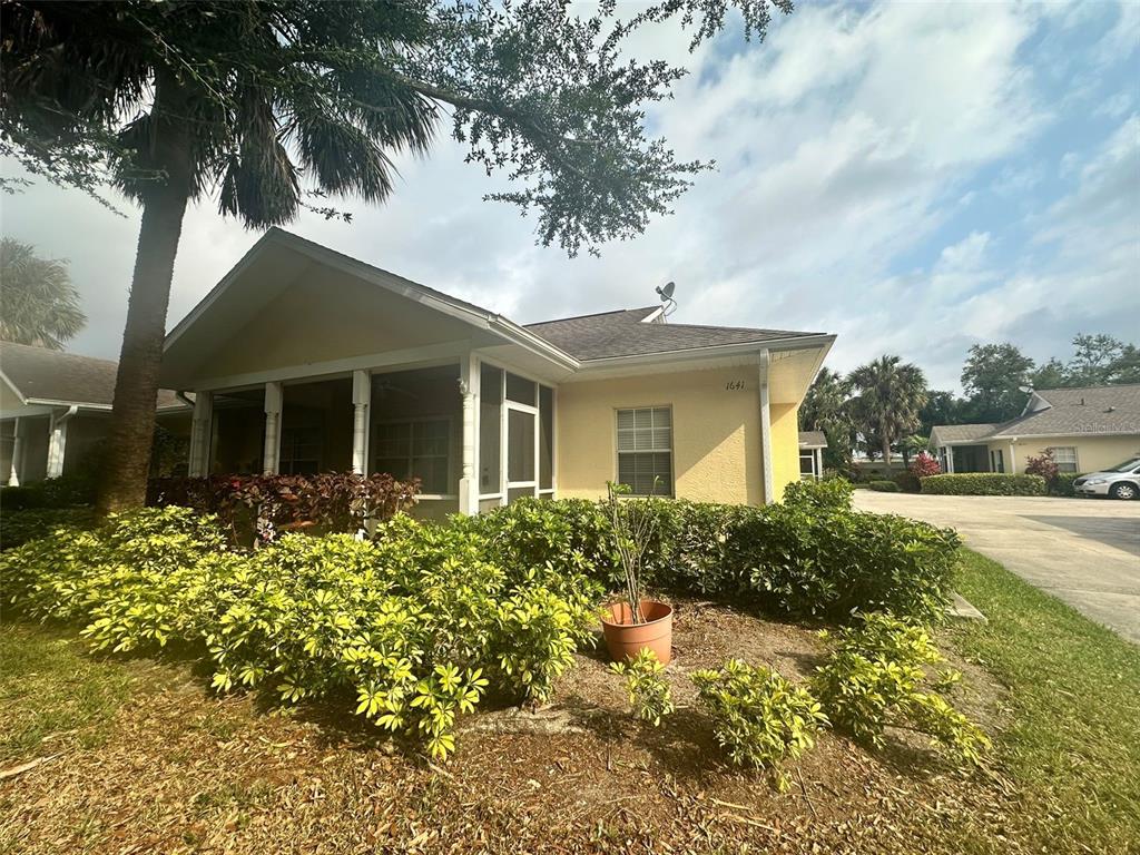 1641 RED OAK LANE