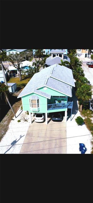 204 BAY DRIVE N