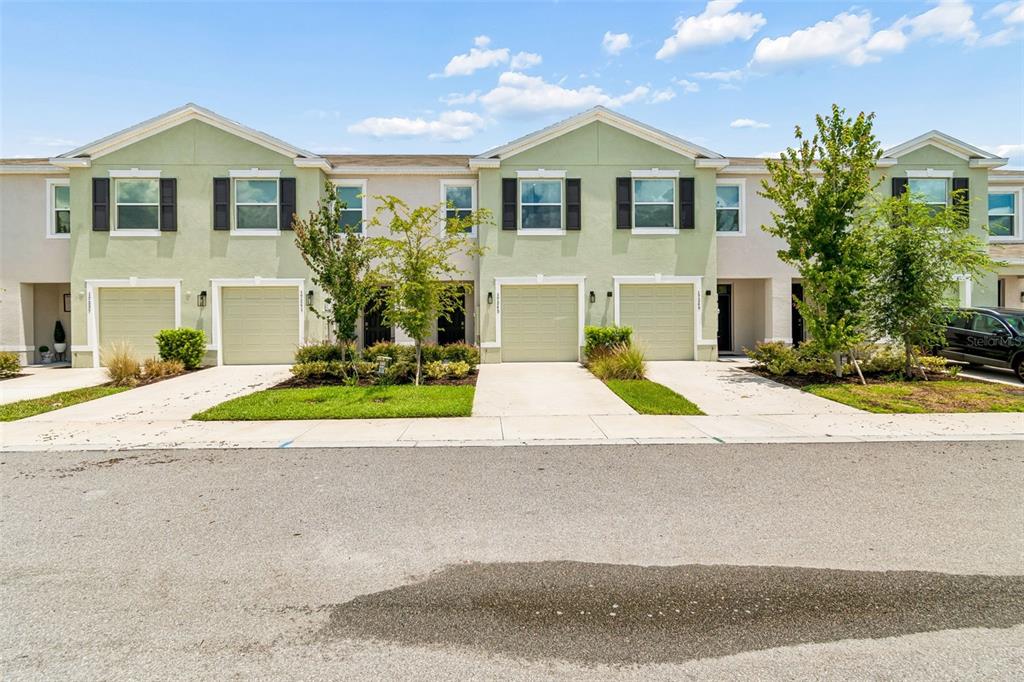 An entryway features a white front door, tile flooring, and a wooden console table — 17245 AMBER ASPEN WAY, LAND O LAKES, FL
