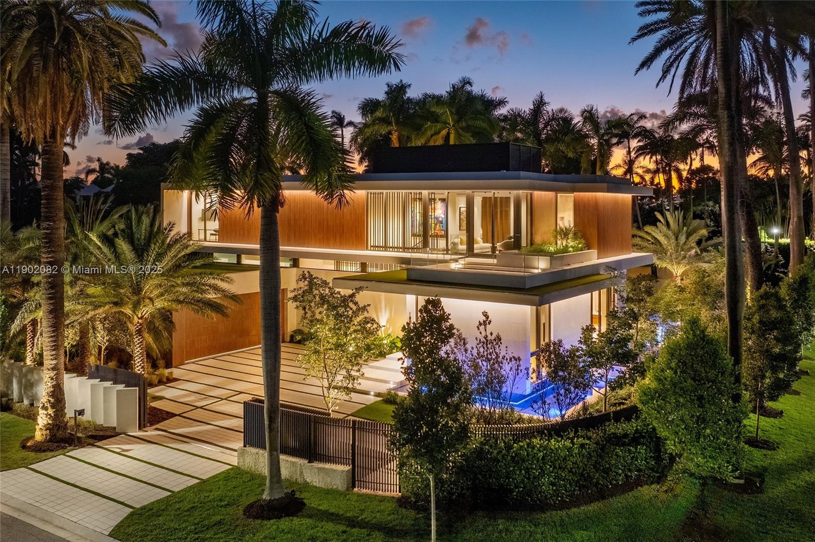 1800 W 27th St, Miami Beach FL 33140