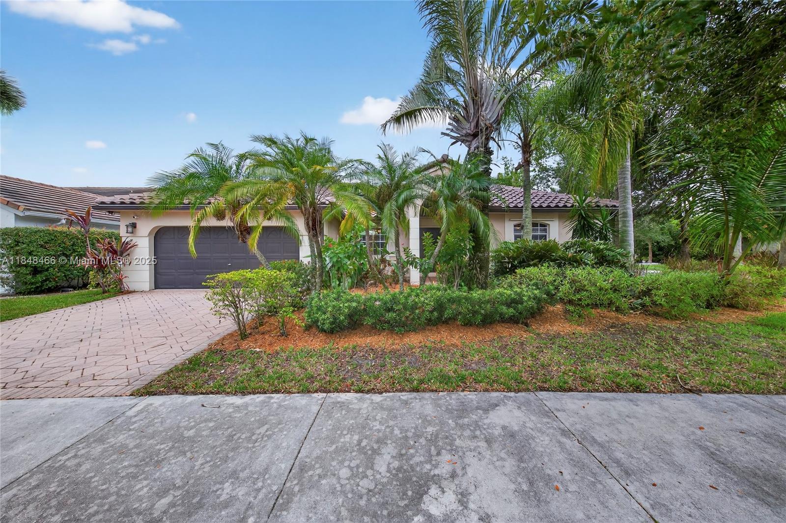 704 Lake Blvd, Weston FL 33326