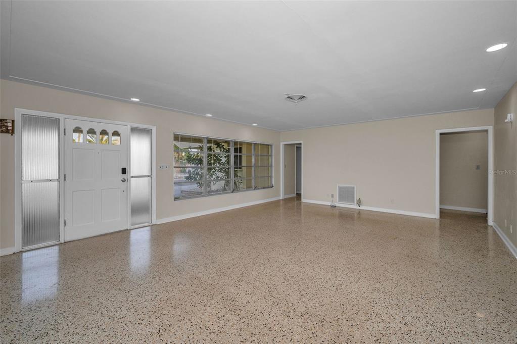 130 60TH AVENUE, ST PETE BEACH, FL — photo 4 of 30