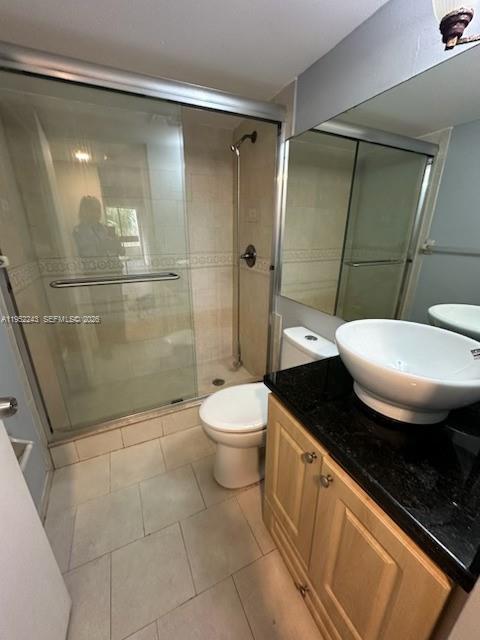 guest bathroom — MIAMI, FL