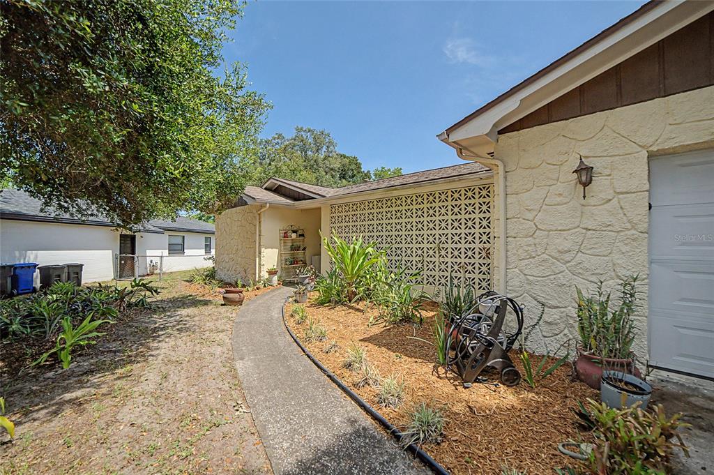 612 BARKFIELD LOOP, BRANDON, FL — photo 2 of 26