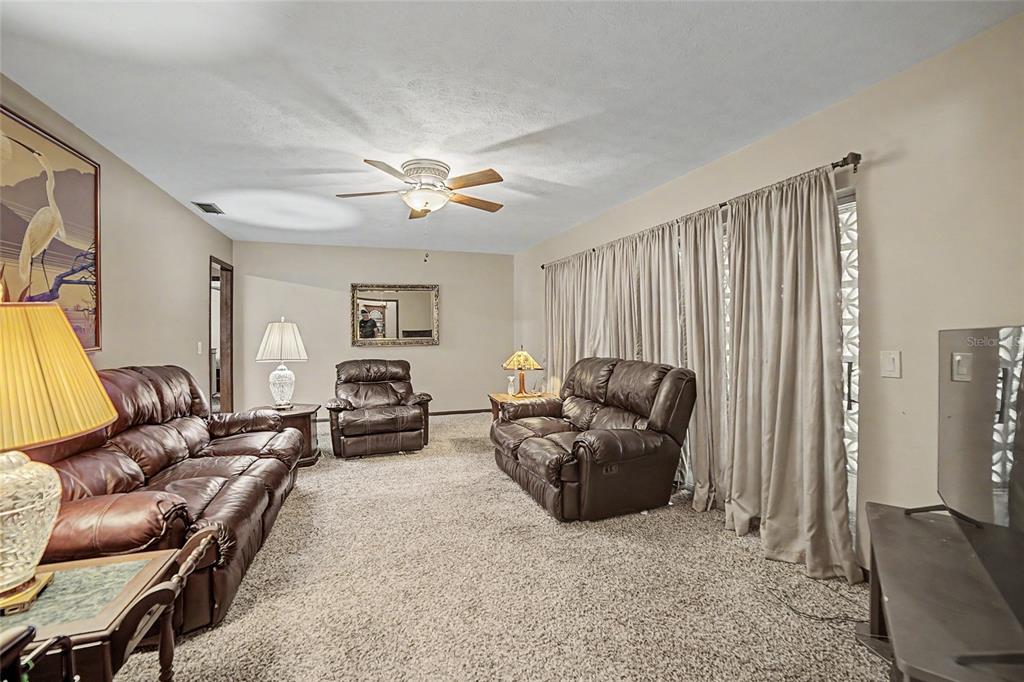 612 BARKFIELD LOOP, BRANDON, FL — photo 4 of 26