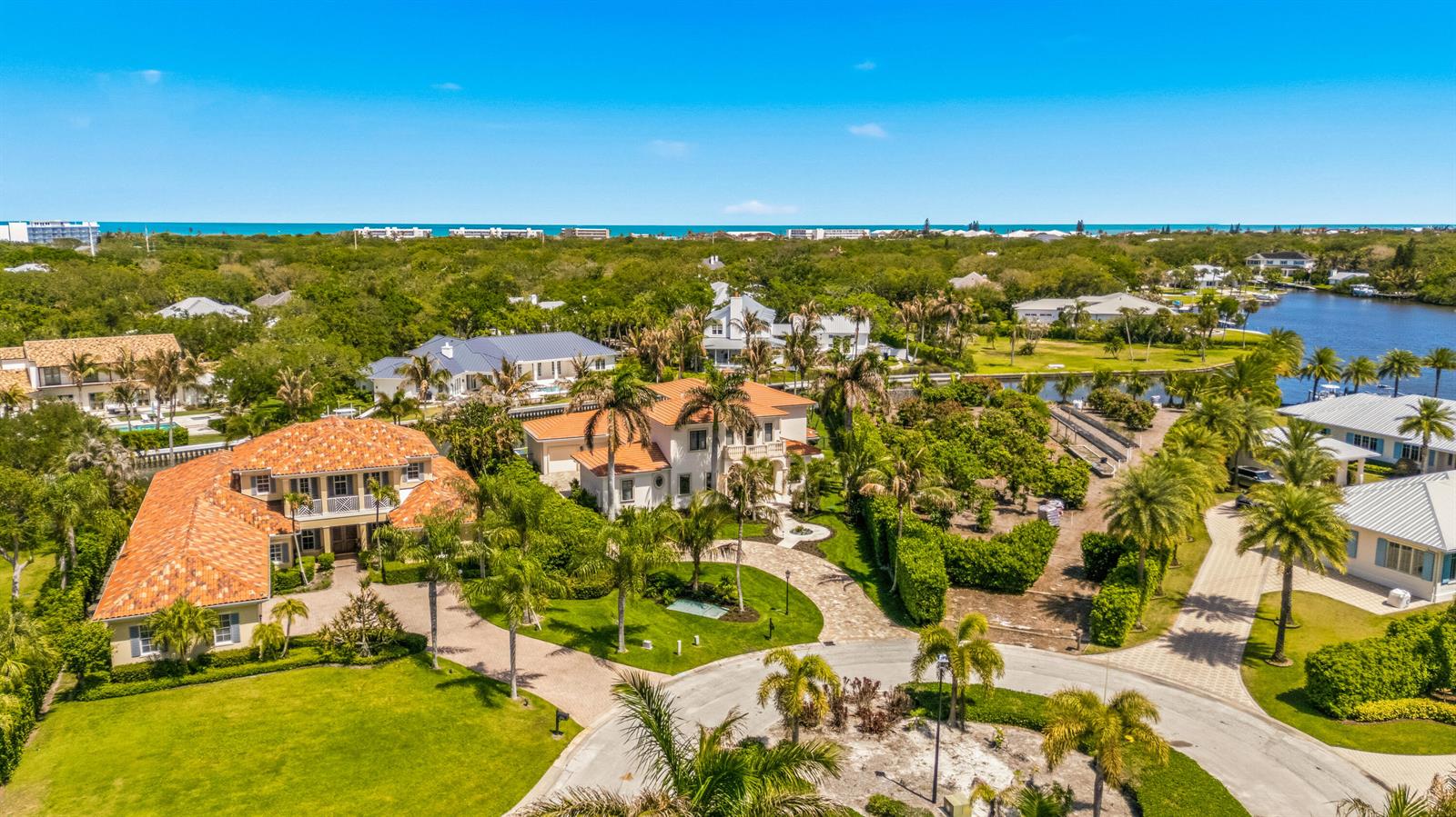 VERO BEACH, FL — photo 2 of 30