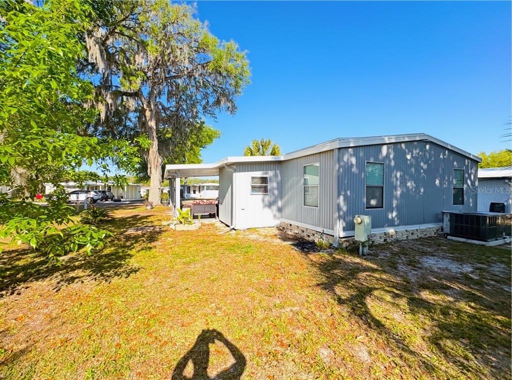 108 N TIMBER TRAIL, WILDWOOD, FL — photo 3 of 24
