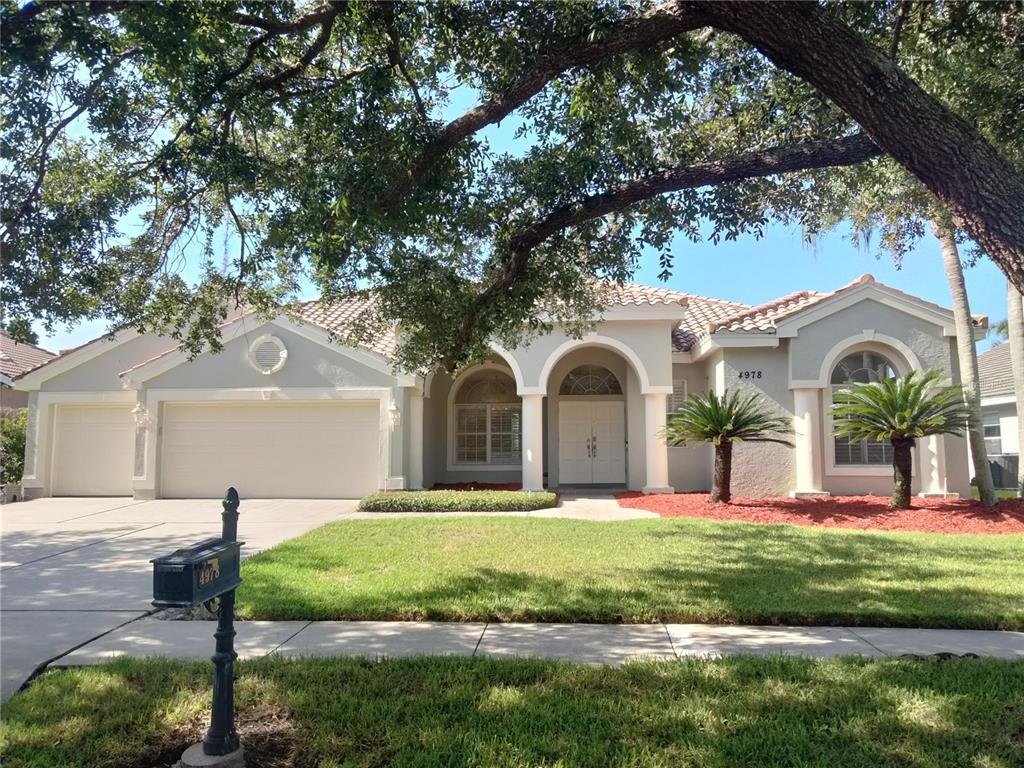 4978 POINTE CIRCLE
