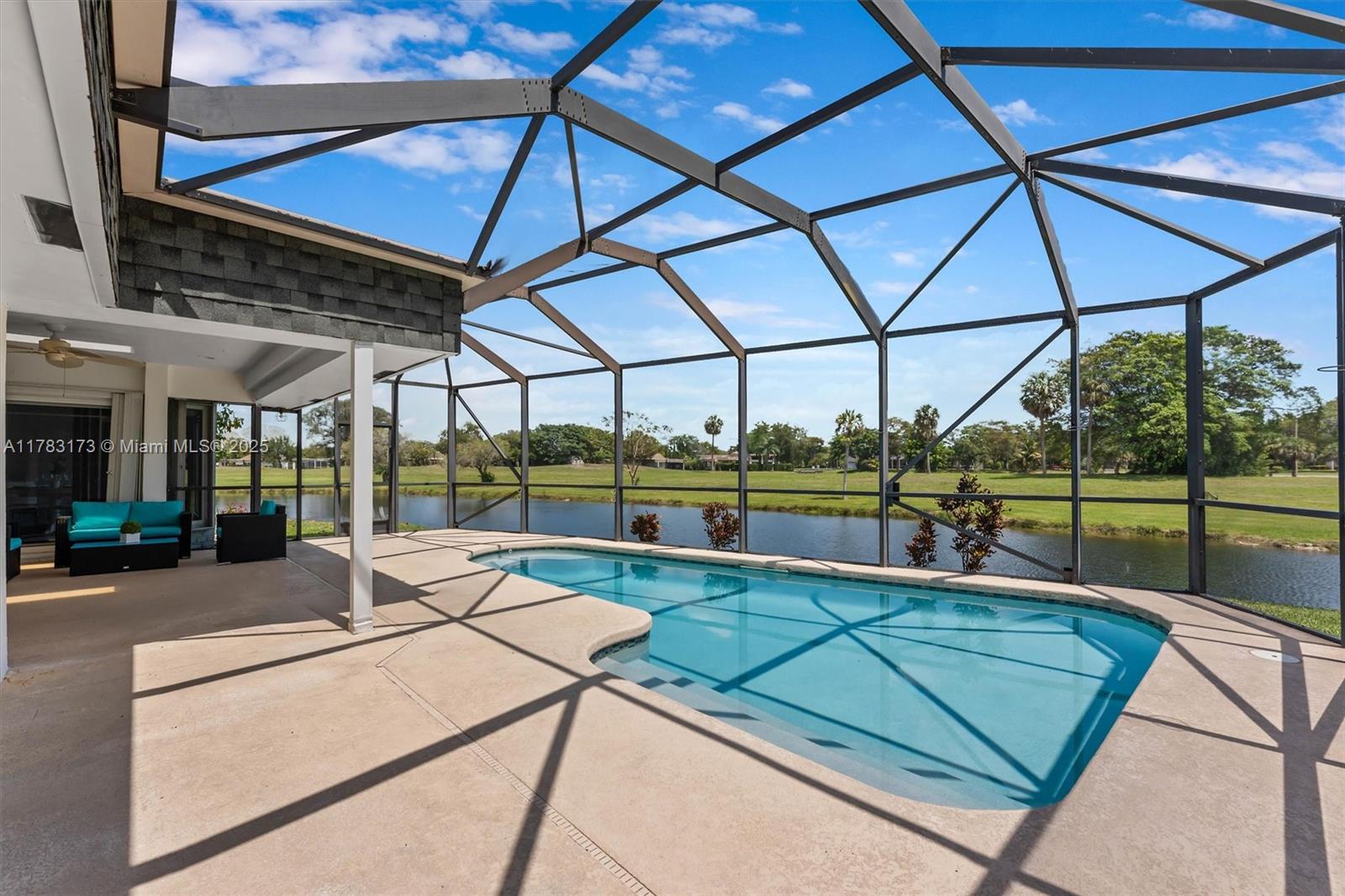 5721 Bayberry Ln, Tamarac FL 33319