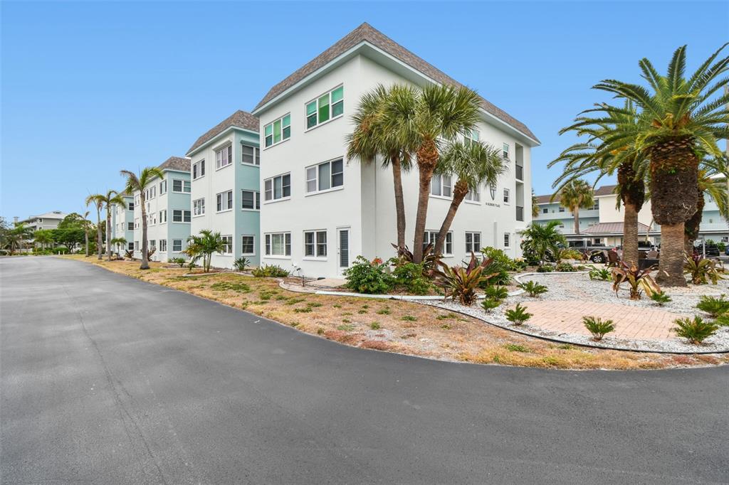 8 GLENCOE PLACE UNIT 107, DUNEDIN, FL — photo 3 of 30