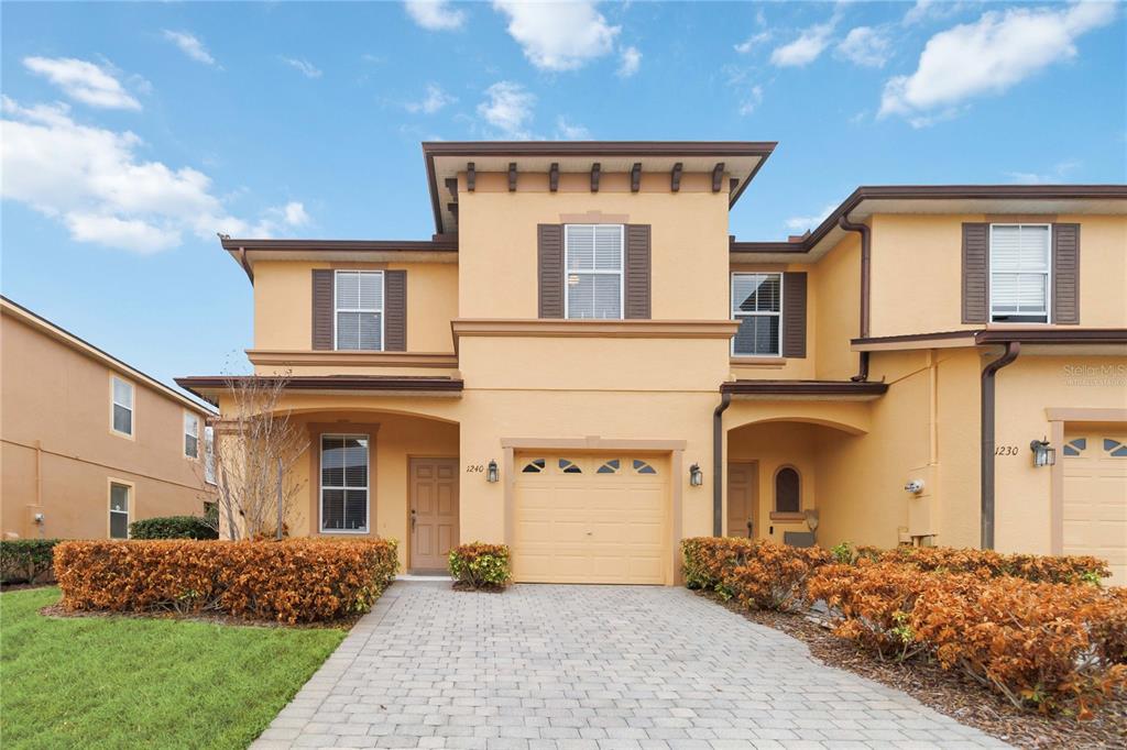 1240 RETREAT VIEW CIRCLE