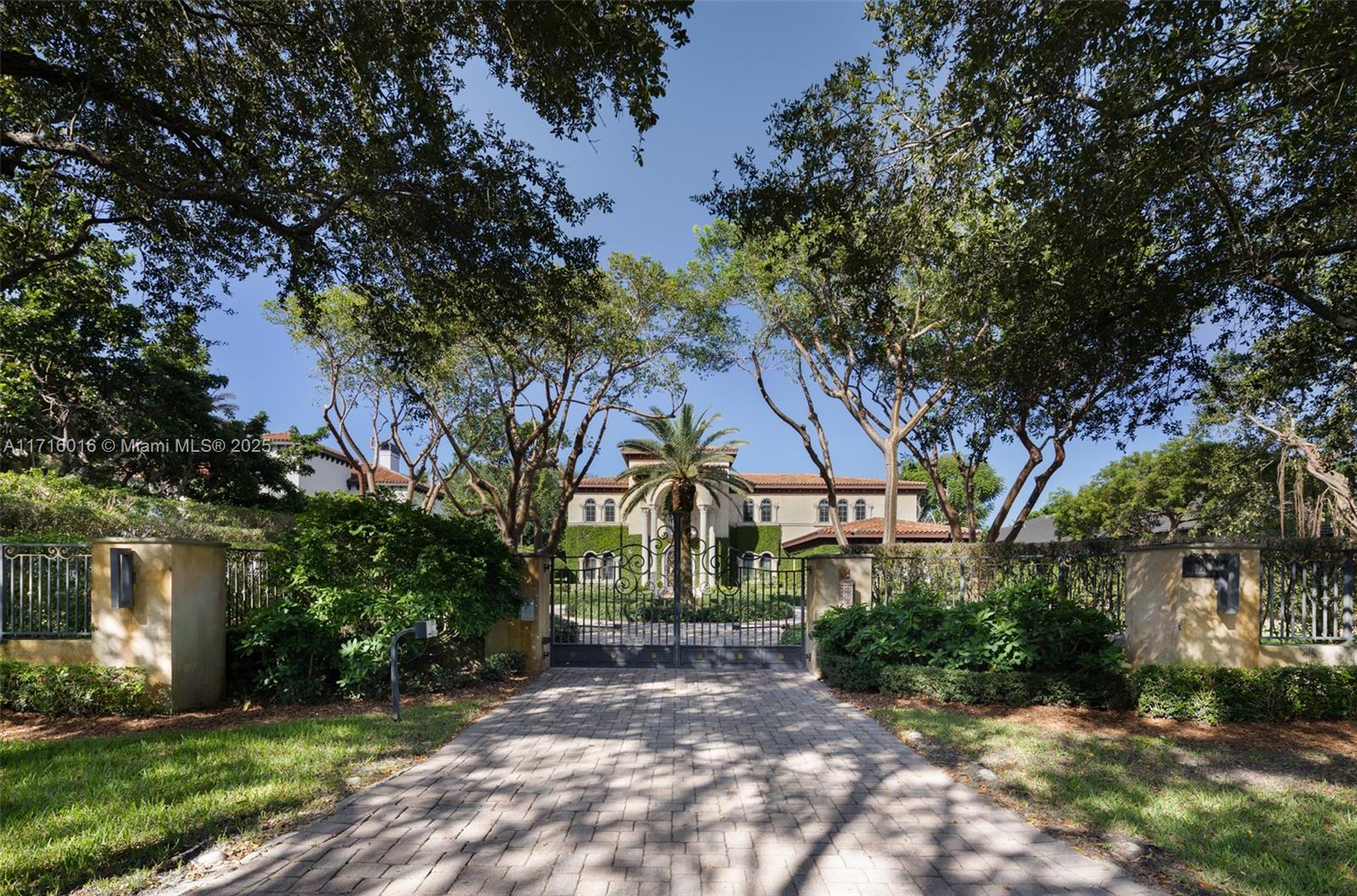 9940 W Suburban Dr, Pinecrest FL 33156