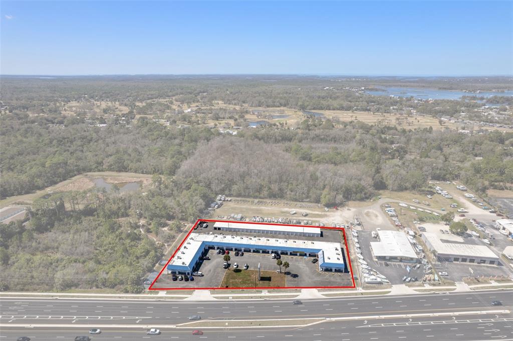 An aerial view shows a U-shaped commercial building with a parking lot outlined in red — 940 N SUNCOAST BOULEVARD, CRYSTAL RIVER, FL
