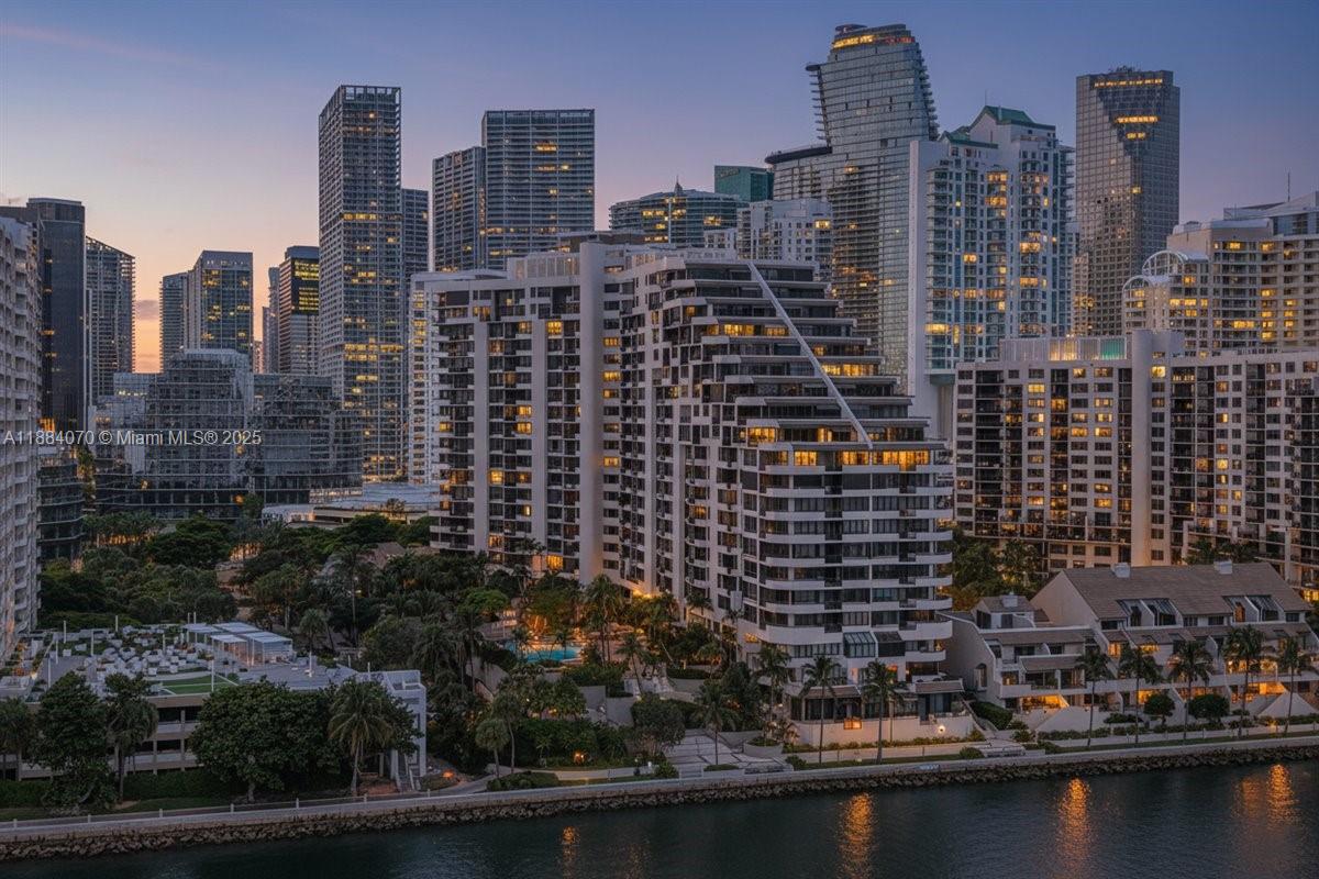 520 Brickell Key Dr # A621, Miami FL 33131