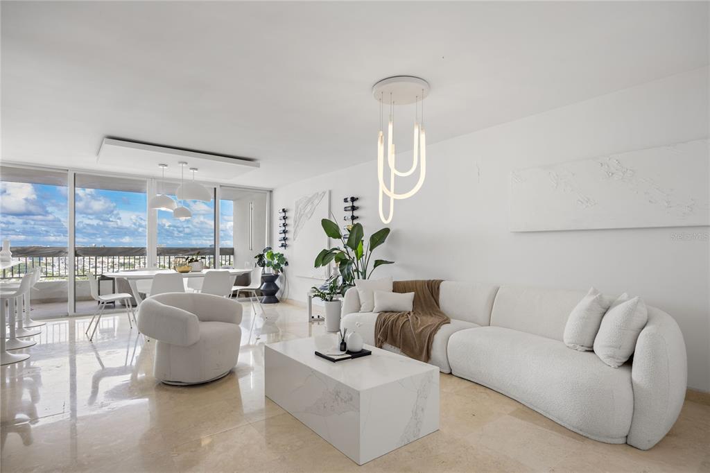 Apt 2104 PARQUE DE LAS FUENTES UNIT 2104