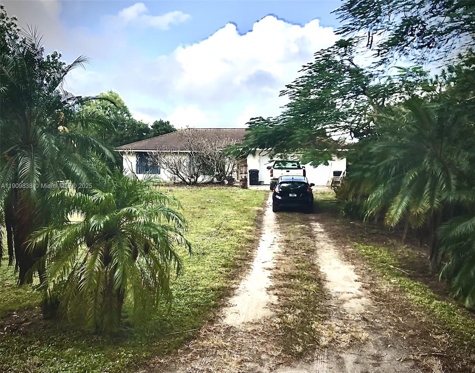 LOXAHATCHEE, FL — photo 2 of 20