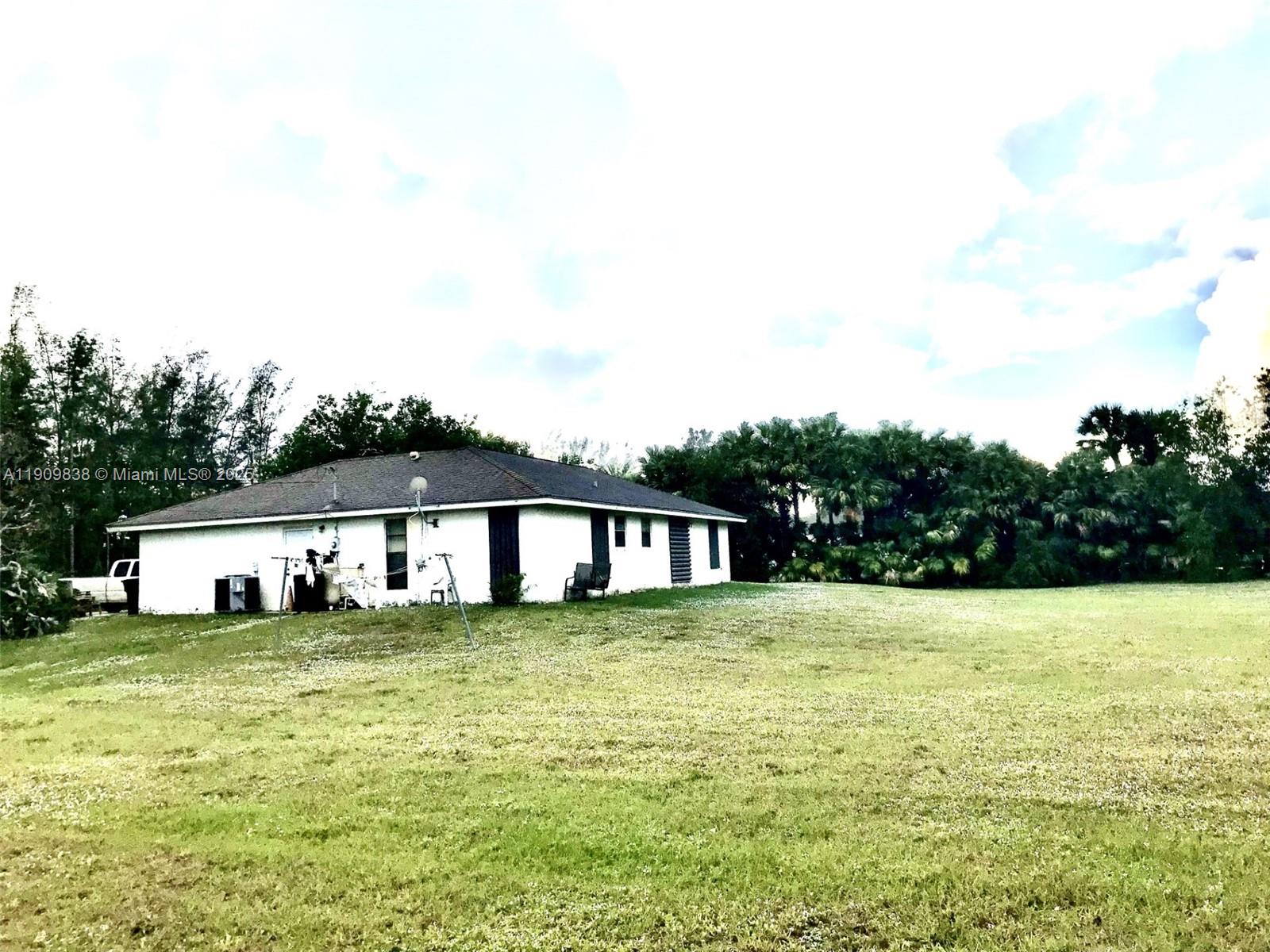 LOXAHATCHEE, FL — photo 3 of 20