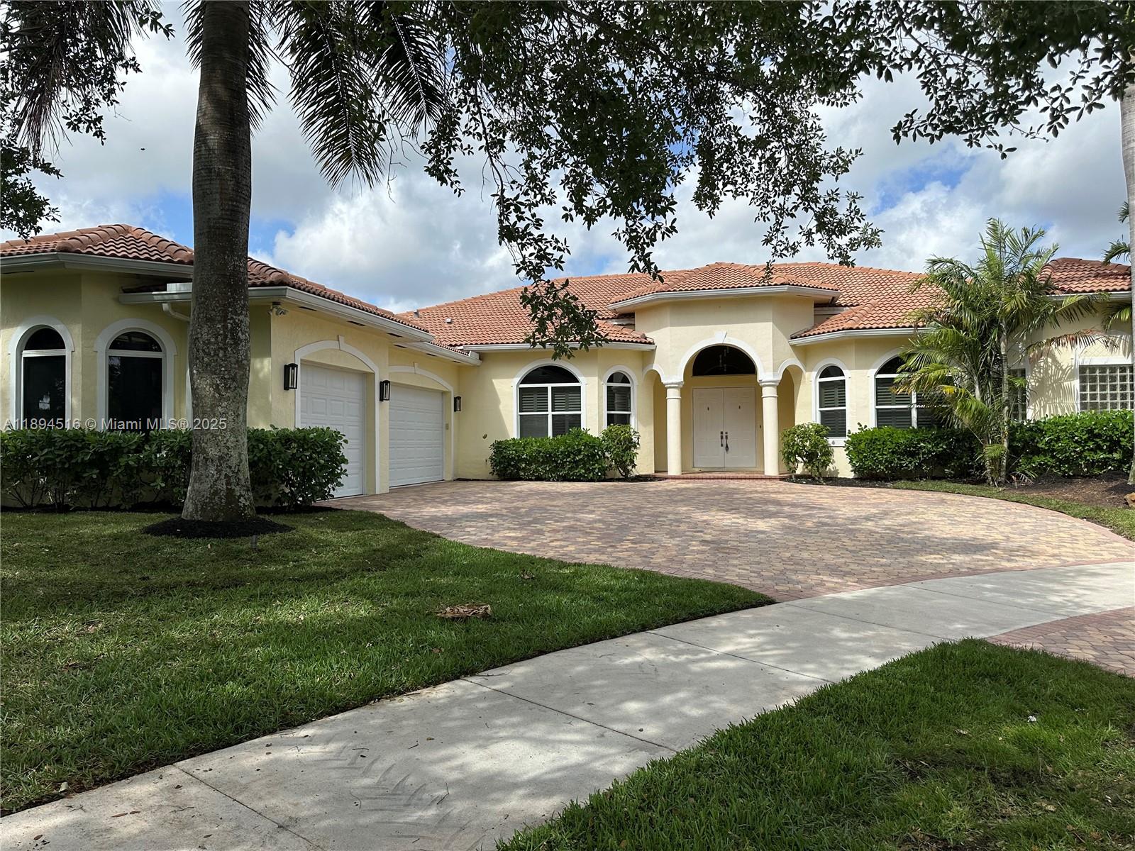 2273 Phoenix Ave, Davie FL 33324