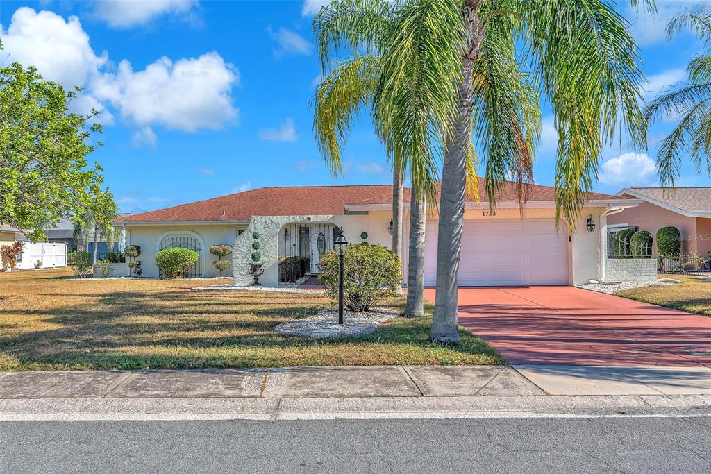 1722 COCO PALM CIRCLE