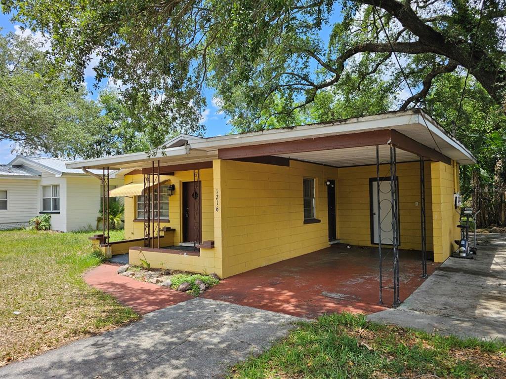 1216 E MYRTLE STREET