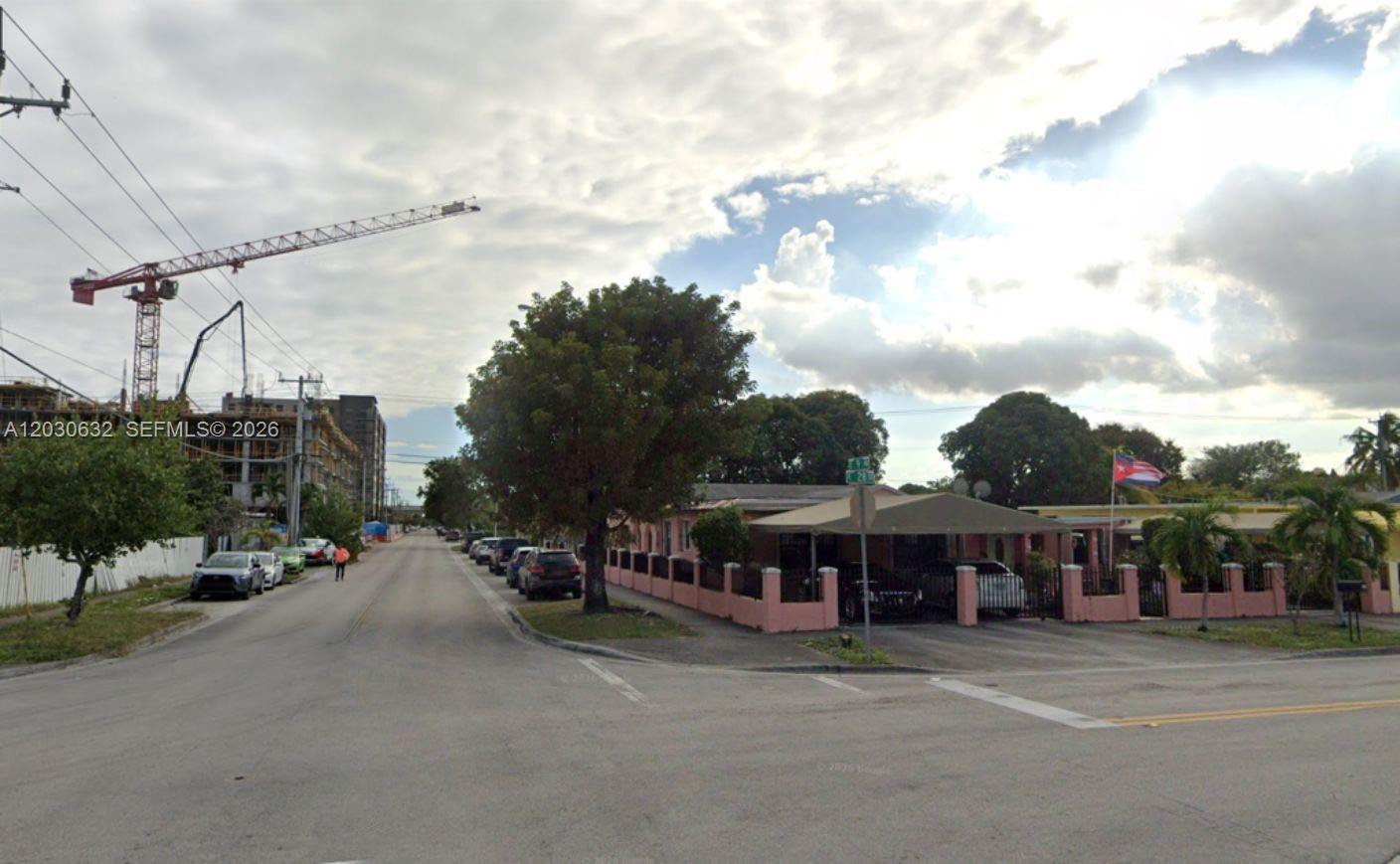 890 E 28th St, Hialeah FL 33013