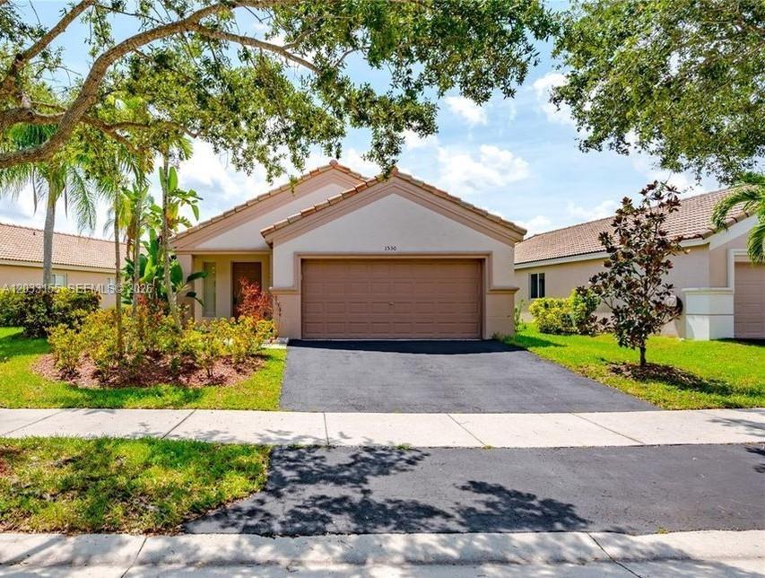 1530 Canary Island Dr, Weston FL 33327