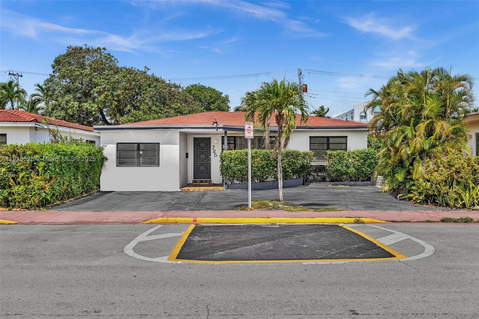 725 82nd St, Miami Beach FL 33141