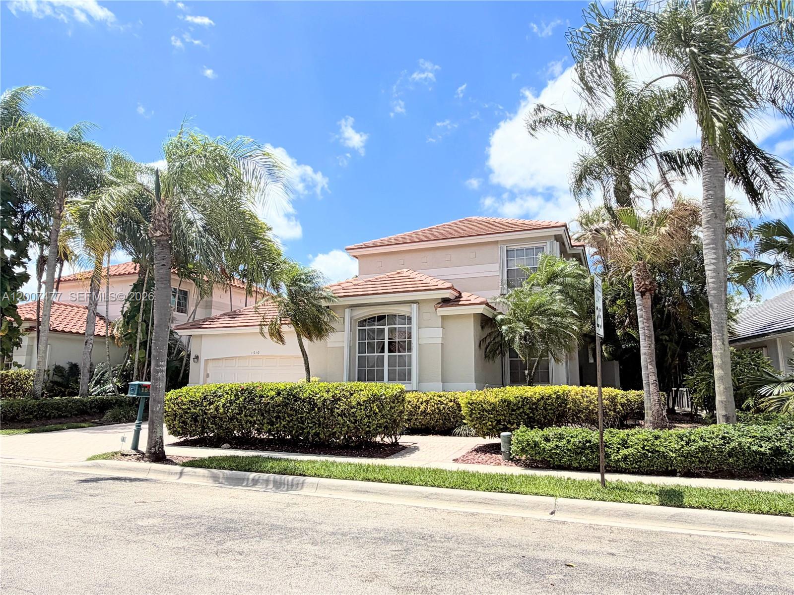 1510 W Lacosta Dr W, Pembroke Pines FL 33027